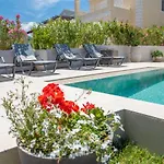 Luxury Seaside Darl Vila