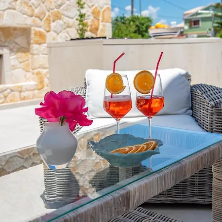 Luxury Seaside Darl Vila *