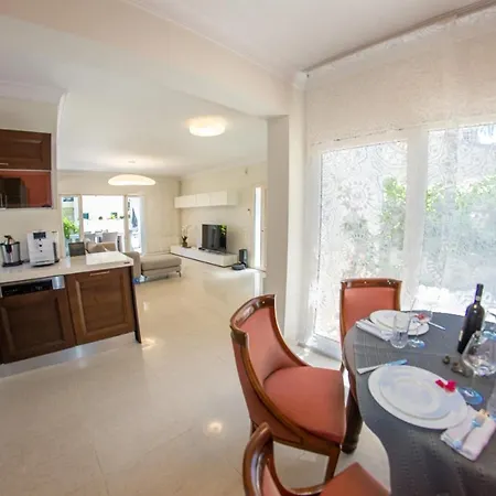 Villa Luxury Seaside Darl *