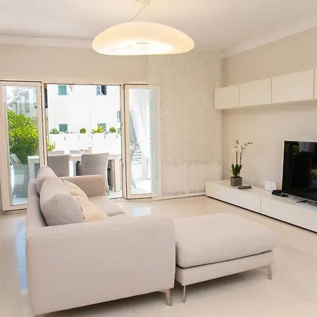 Вилла Luxury Seaside Darl *