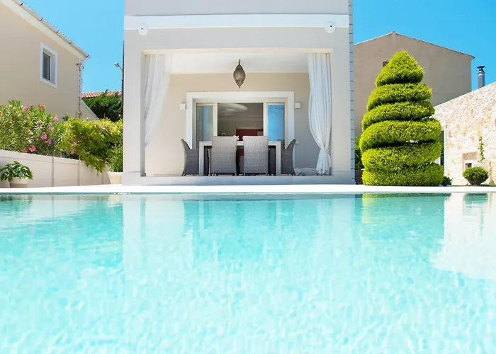 Luxury Seaside Darl Вилла Ахарави