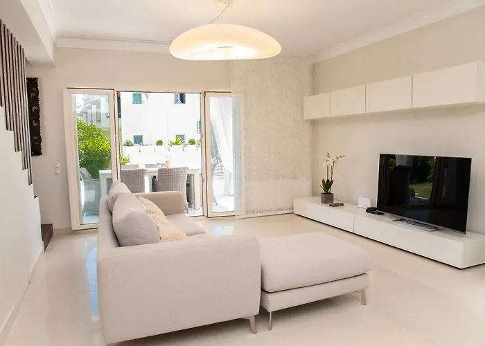 Вилла Luxury Seaside Darl *