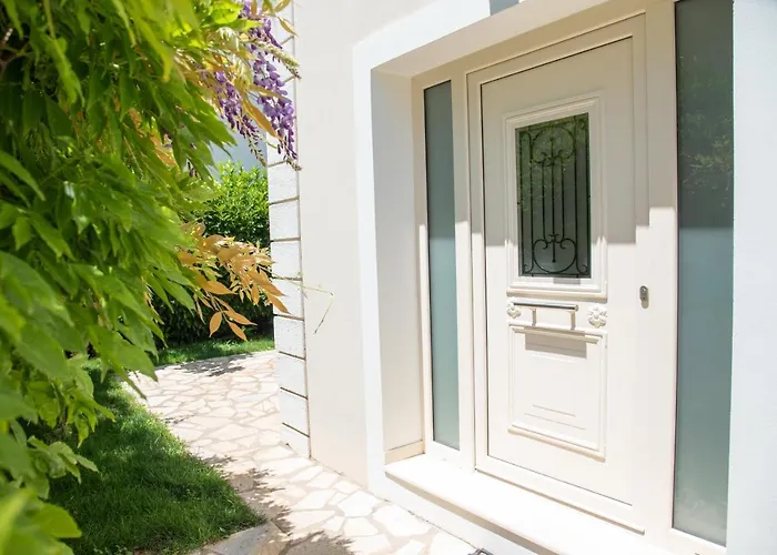 Luxury Seaside Darl Вилла Ахарави